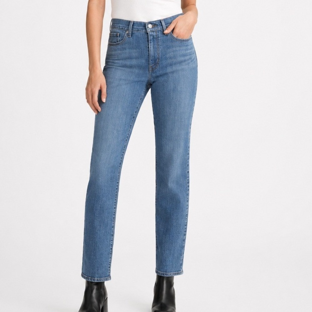 Levi's Classic Straight Leg Jeans Women's‎ 12 Medium Wash Blue Denim Capsule